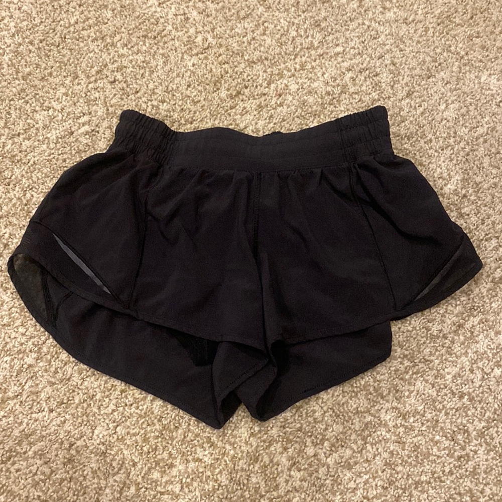 Lululemon Hotty Hot lined shorts 2.5”